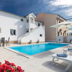 House Lijan Krk Town